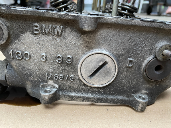 BMW M5 E28 M6 E24 Cylinderhead M88/3 Motor engine head